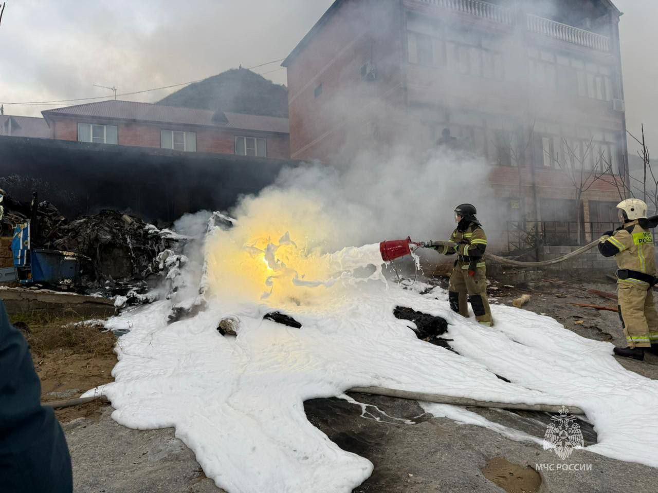 В Дагестане разбился частный вертолет В Дагестане разбился частный вертолет