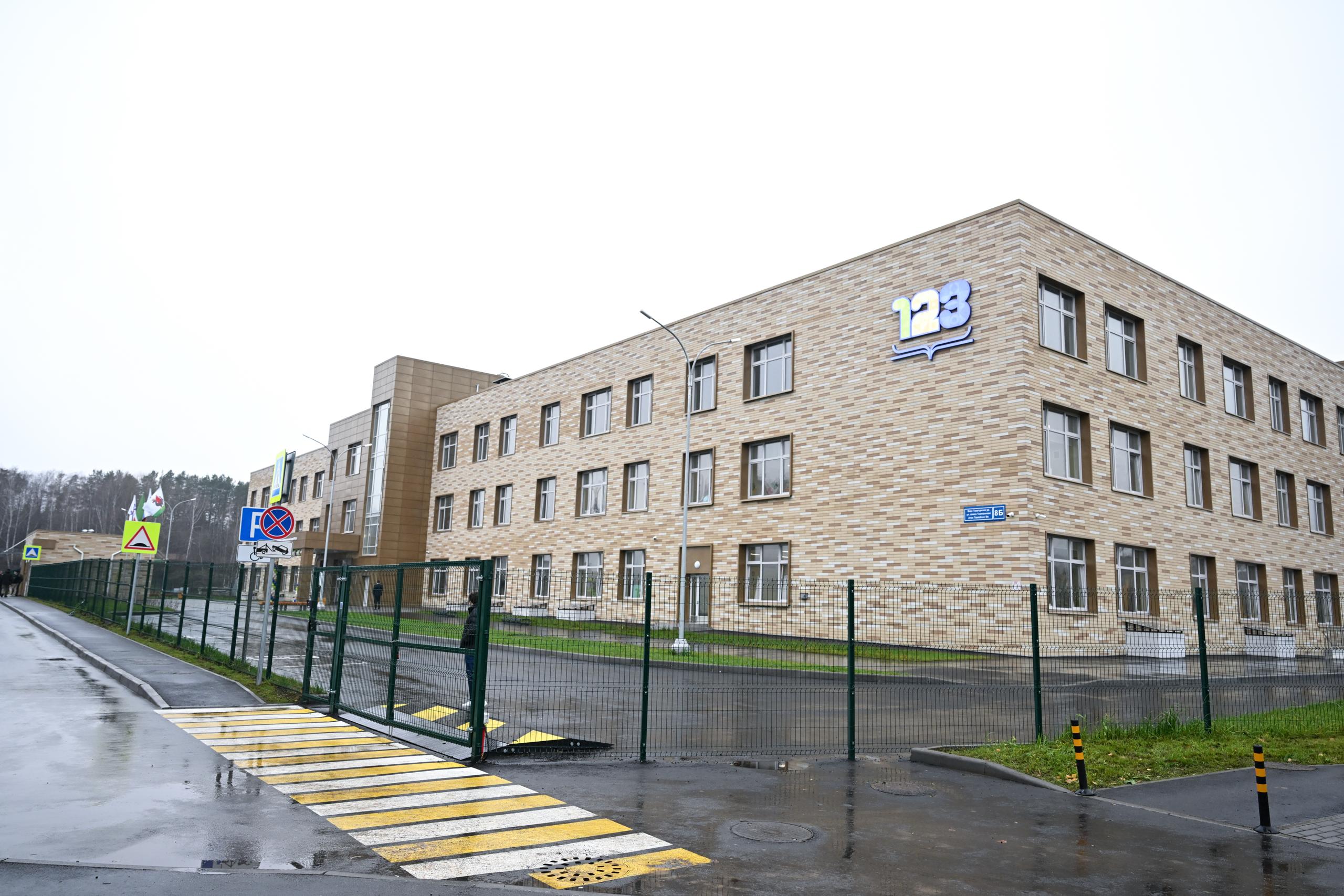 Рустам Минниханов открыл новые школы в Казани и Набережных Челнах