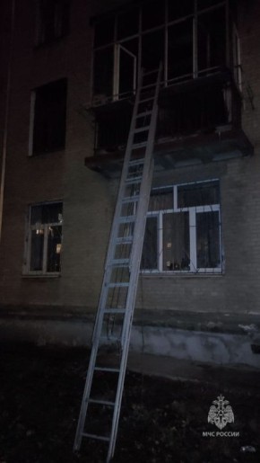 На пожаре в Казани спасли женщину