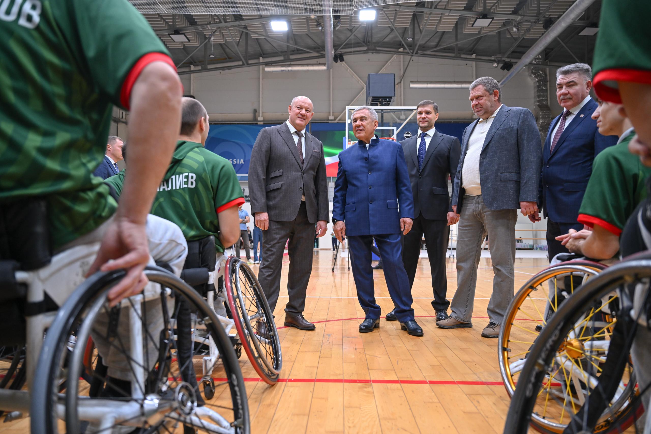 за сегодня, 7 ноября. Рустам Минниханов принял участие в чествовании коллектива баскетбольного клуба «Крылья Барса» за сегодня, 7 ноября. Рустам Минниханов принял участие в чествовании коллектива баскетбольного клуба «Крылья Барса»