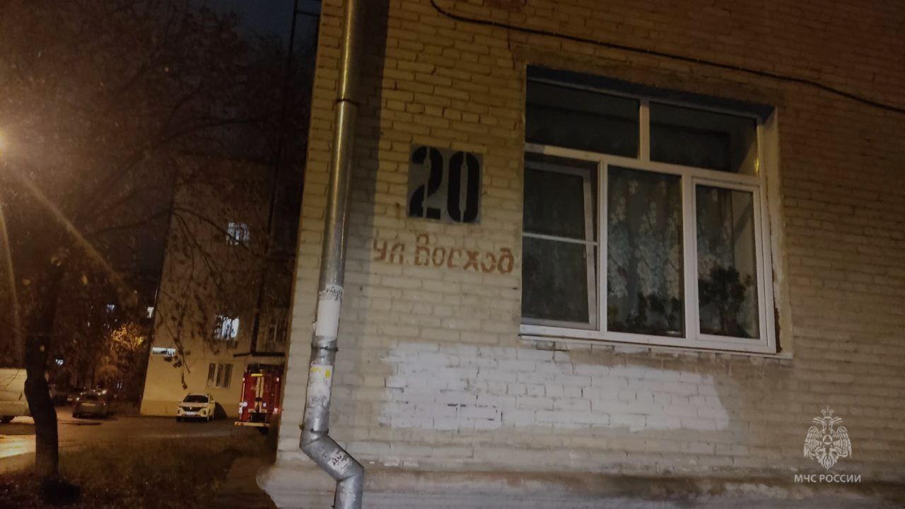 На пожаре в Казани спасли женщину На пожаре в Казани спасли женщину