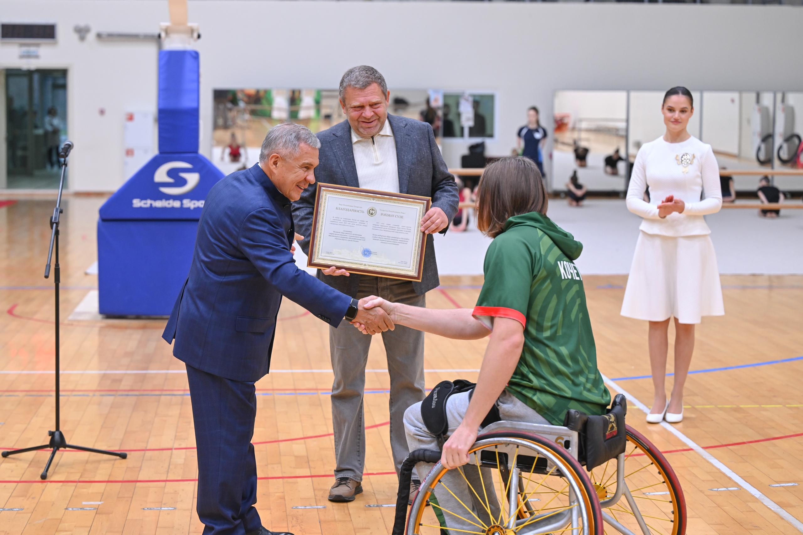 Рустам Минниханов: В Татарстане будет продолжена всесторонняя поддержка развития адаптивного спорта Рустам Минниханов: В Татарстане будет продолжена всесторонняя поддержка развития адаптивного спорта