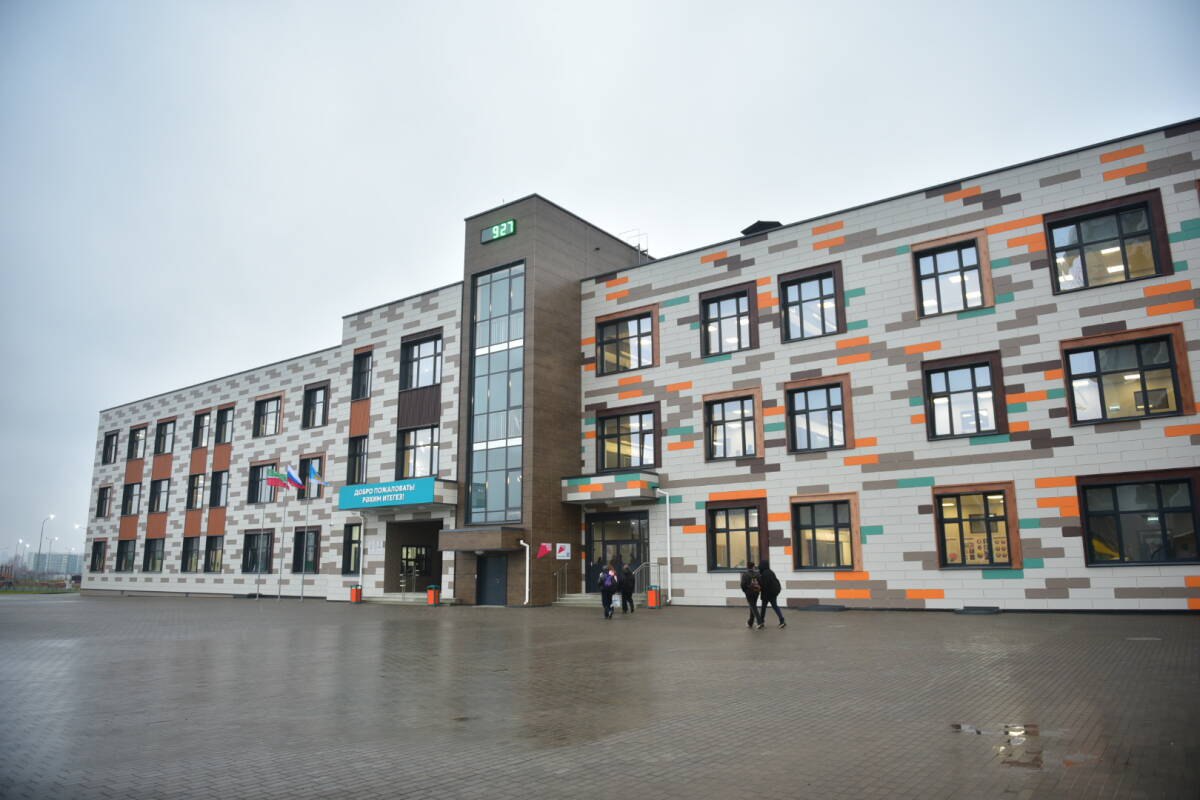 В первый учебный день после каникул в двух городах Татарстана открылись две новые школы В первый учебный день после каникул в двух городах Татарстана открылись две новые школы