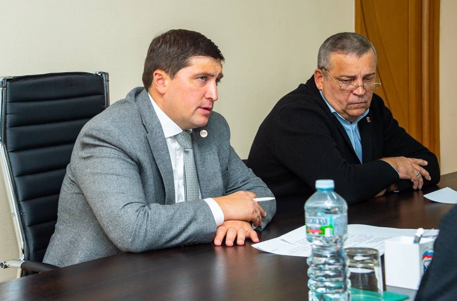 В Нижнекамском местном отделении партии «Единая Россия» состоялось заседание политсовета с участием мэра города Радмира Беляева