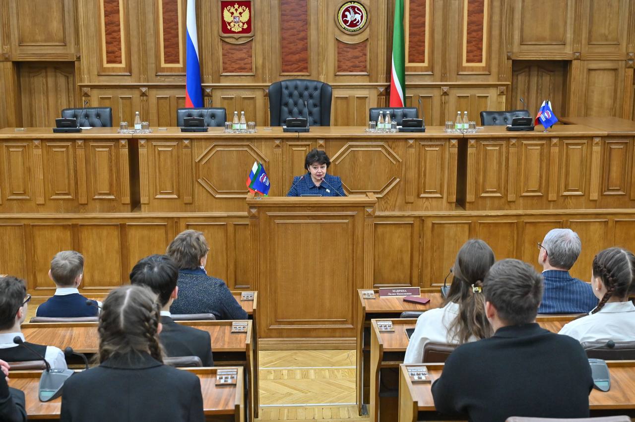 В Государственном Совете вручили паспорта юным гражданам В Государственном Совете вручили паспорта юным гражданам