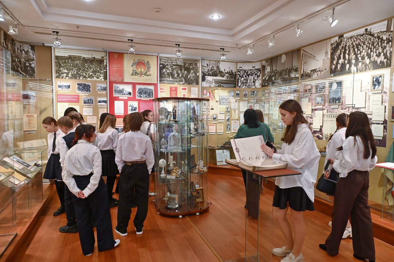 В Государственном Совете вручили паспорта юным гражданам В Государственном Совете вручили паспорта юным гражданам