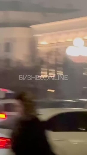 На площади Свободы в Казани загорелось такси