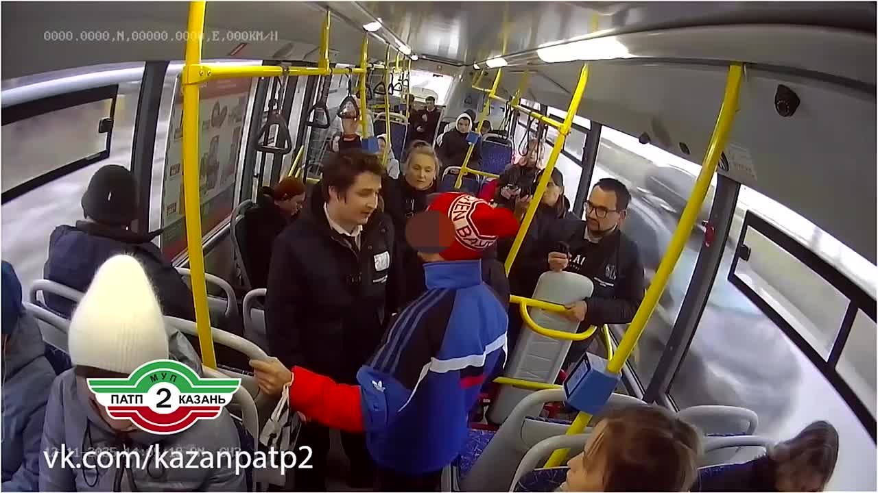 Пассажиры казанского автобуса избили контролеров из-за просьбы показать билет