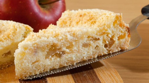 Аромат яблочного пирога наполнит весь дом: и тесто замешивать не придется