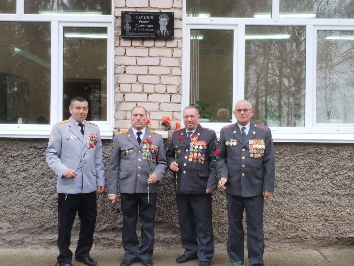 Сегодня ветераны отдела МВД России по Чистопольскому району посетили школьников в селе Каргали, что стало важным событием в патриотическом воспитании подрастающего поколения Сегодня ветераны отдела МВД России по Чистопольскому району посетили школьников в селе Каргали, что стало важным событием в патриотическом воспитании подрастающего поколения