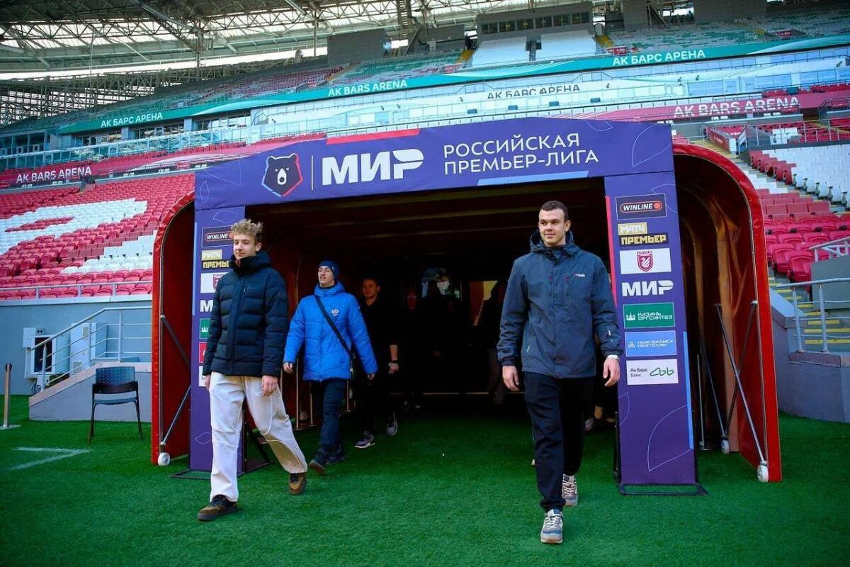В Казани для спортсменов из Луганской и Донецкой народных республик провели экскурсию на стадион «Ак Барс Арена»