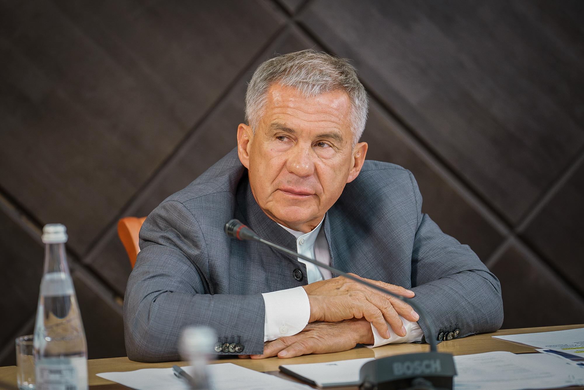 Рустам Минниханов встретился с Председателем правления компании Chery господином Инь Тунъюэ