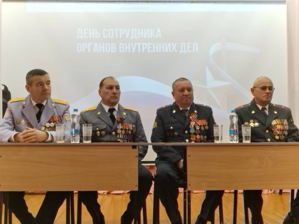 Сегодня ветераны отдела МВД России по Чистопольскому району посетили школьников в селе Каргали, что стало важным событием в патриотическом воспитании подрастающего поколения Сегодня ветераны отдела МВД России по Чистопольскому району посетили школьников в селе Каргали, что стало важным событием в патриотическом воспитании подрастающего поколения