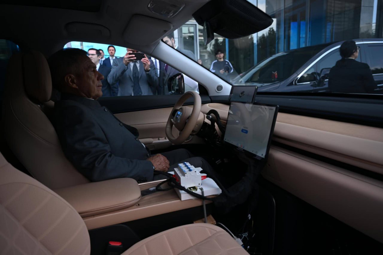 Рустам Минниаханов посетил в штаб-квартиру компании LinGin Рустам Минниаханов посетил в штаб-квартиру компании LinGin