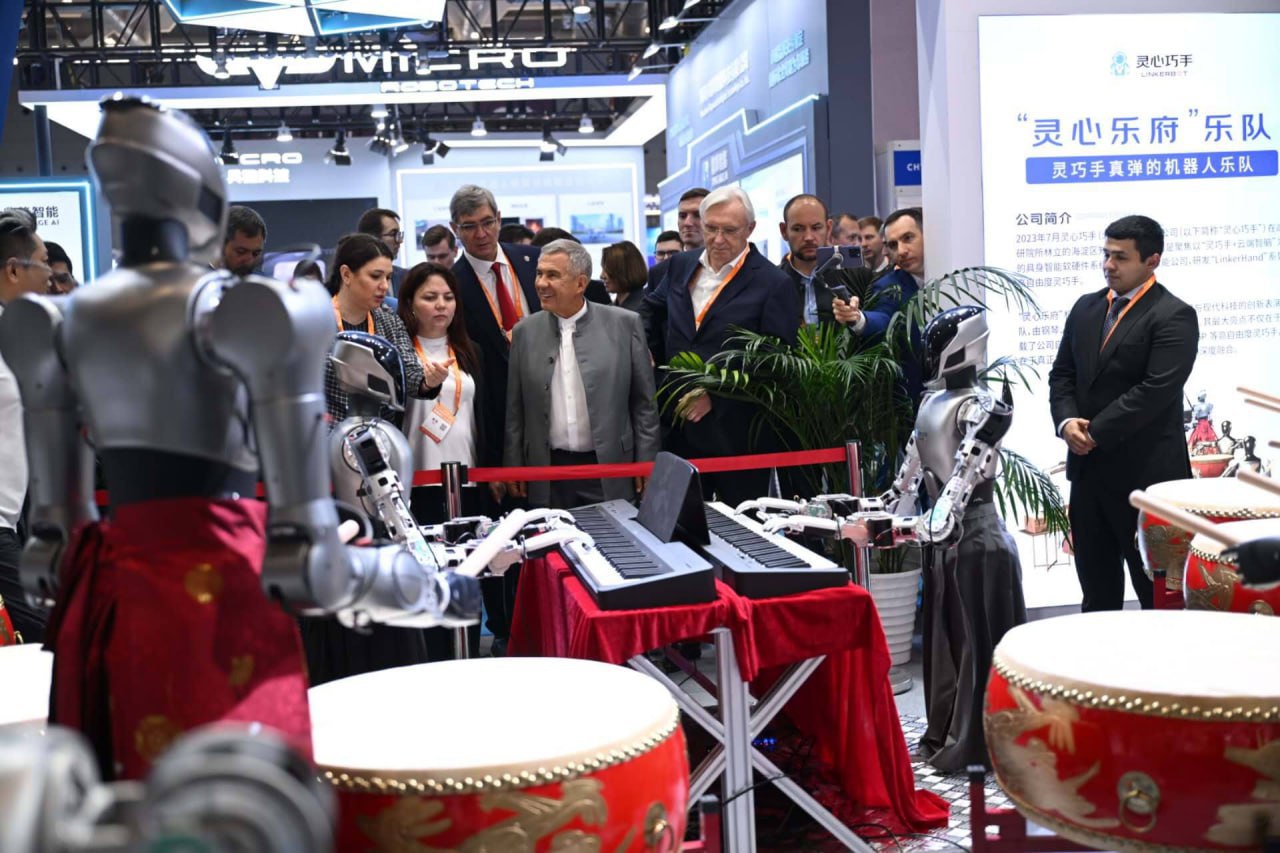 Рустам Минниханов ознакомился с последними достижениями высоких технологий на международной выставке в китайском Шэньчжэне Рустам Минниханов ознакомился с последними достижениями высоких технологий на международной выставке в китайском Шэньчжэне