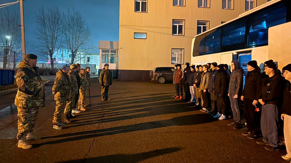 Из Нижнекамска на срочную службу в ряды Вооруженных Сил Российской Федерации отправились 26 призывников