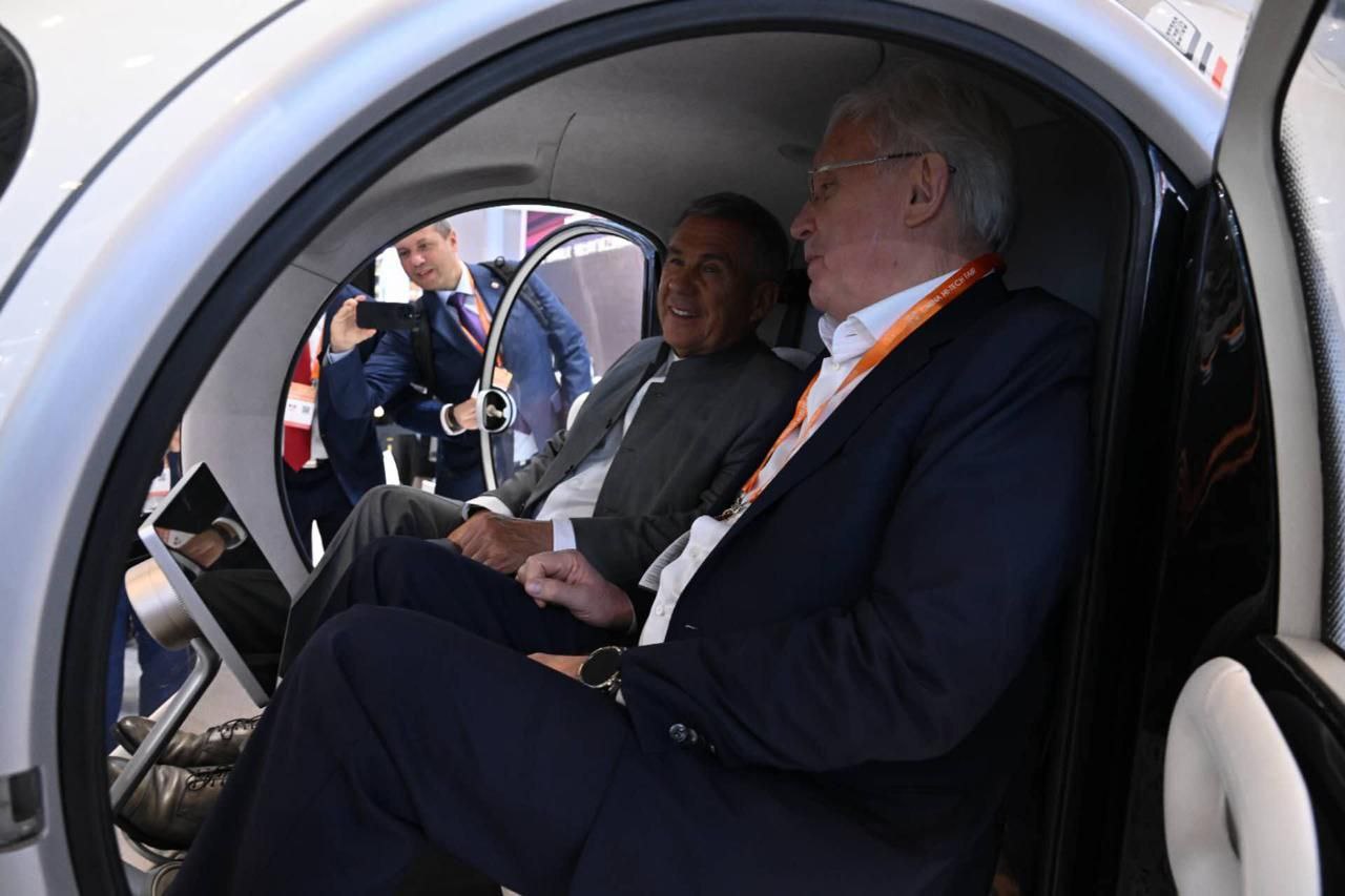 Рустам Минниханов ознакомился с последними достижениями высоких технологий на международной выставке в китайском Шэньчжэне Рустам Минниханов ознакомился с последними достижениями высоких технологий на международной выставке в китайском Шэньчжэне