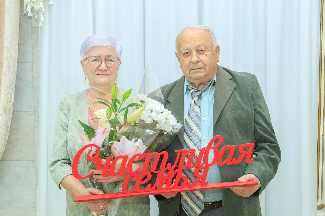 55 лет любви и верности!. Владимир и Тамара Ефимагины отметили свою изумрудную свадьбу в нижнекамском ЗАГСе