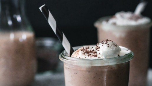 Дети будут в восторге от этого шоколадного коктейля: нужны всего три продукта
