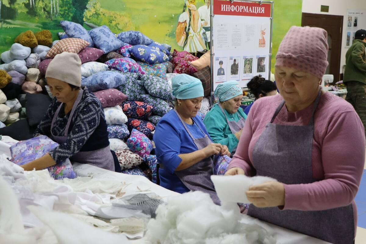 Пестречинские волонтеры сшили тысячу подушек для солдат Пестречинские волонтеры сшили тысячу подушек для солдат