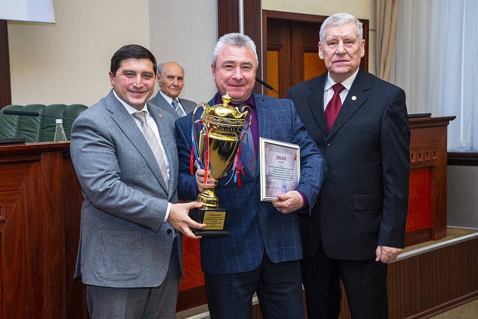 Сегодня в Доме Советов Нижнекамска прошёл пленум совета ветеранов НМР, объединяющего более 67тысяч человек Сегодня в Доме Советов Нижнекамска прошёл пленум совета ветеранов НМР, объединяющего более 67тысяч человек