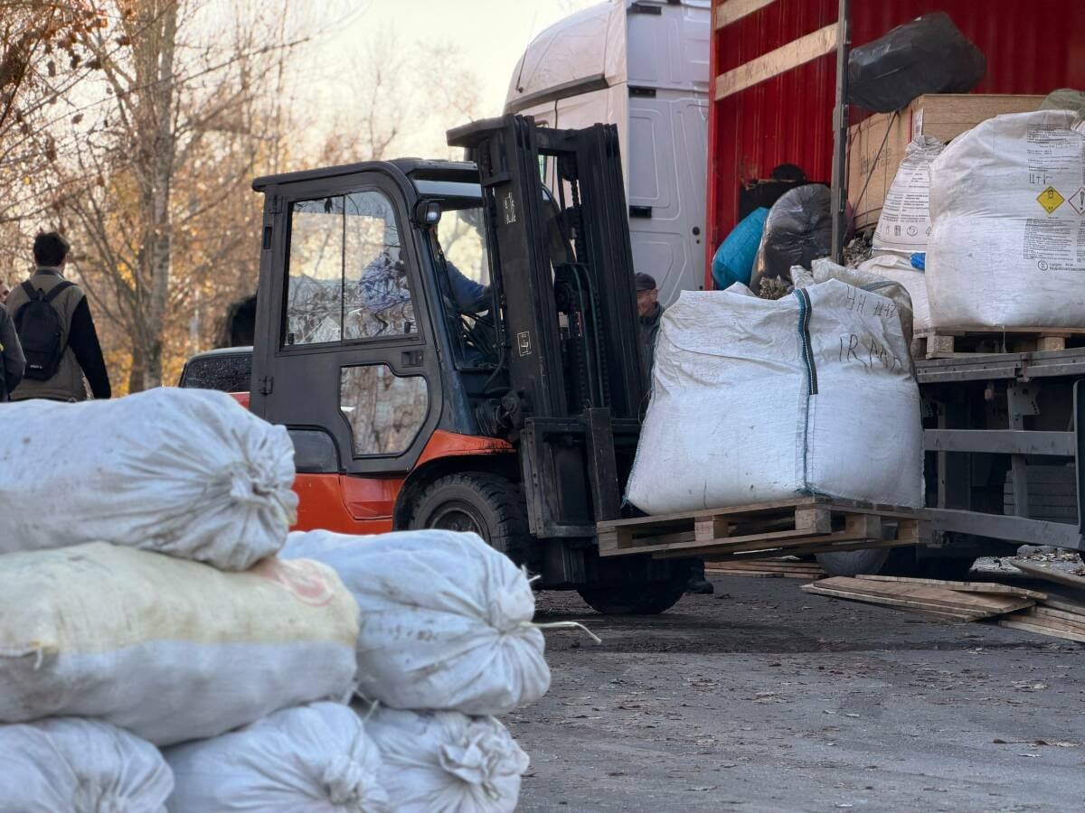 Глава Рыбно-Слободского района Радик Ислямов и зампремьера РТ Ринат Садыков сопроводили гуманитарную колонну в Рубежное Глава Рыбно-Слободского района Радик Ислямов и зампремьера РТ Ринат Садыков сопроводили гуманитарную колонну в Рубежное