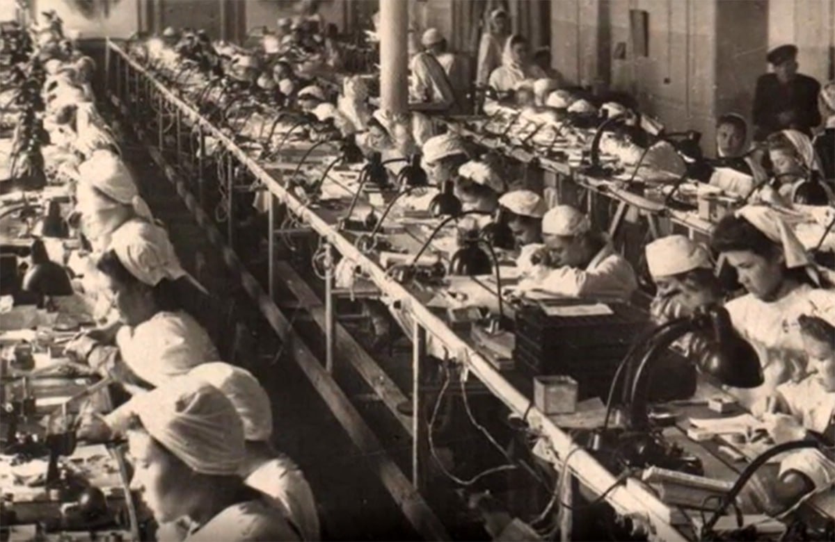 Рустам Минниханов присвоил Чистопольскому часовому заводу «Восток» республиканское звание «Предприятие трудовой доблести»