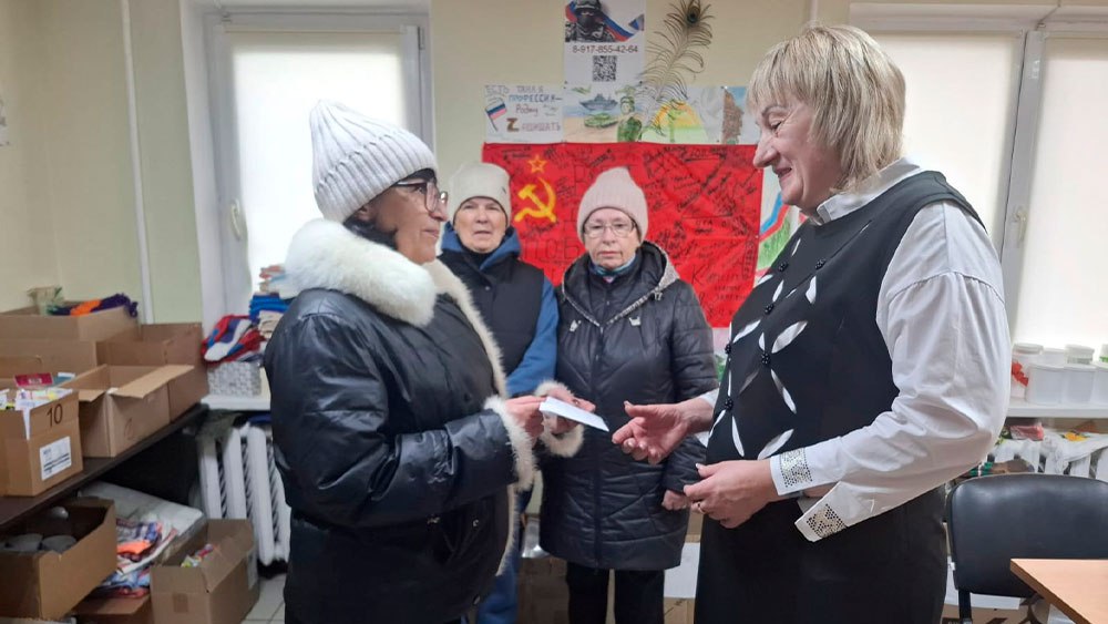 Жители дома № 43 по проспекту Шинников в Нижнекамске постоянно помогают ребятам на фронте