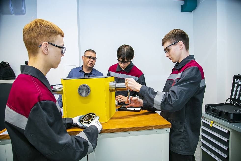 Условия обучения в НХТИ должны быть лучше, чем в столице, а качество образования — не ниже Условия обучения в НХТИ должны быть лучше, чем в столице, а качество образования — не ниже