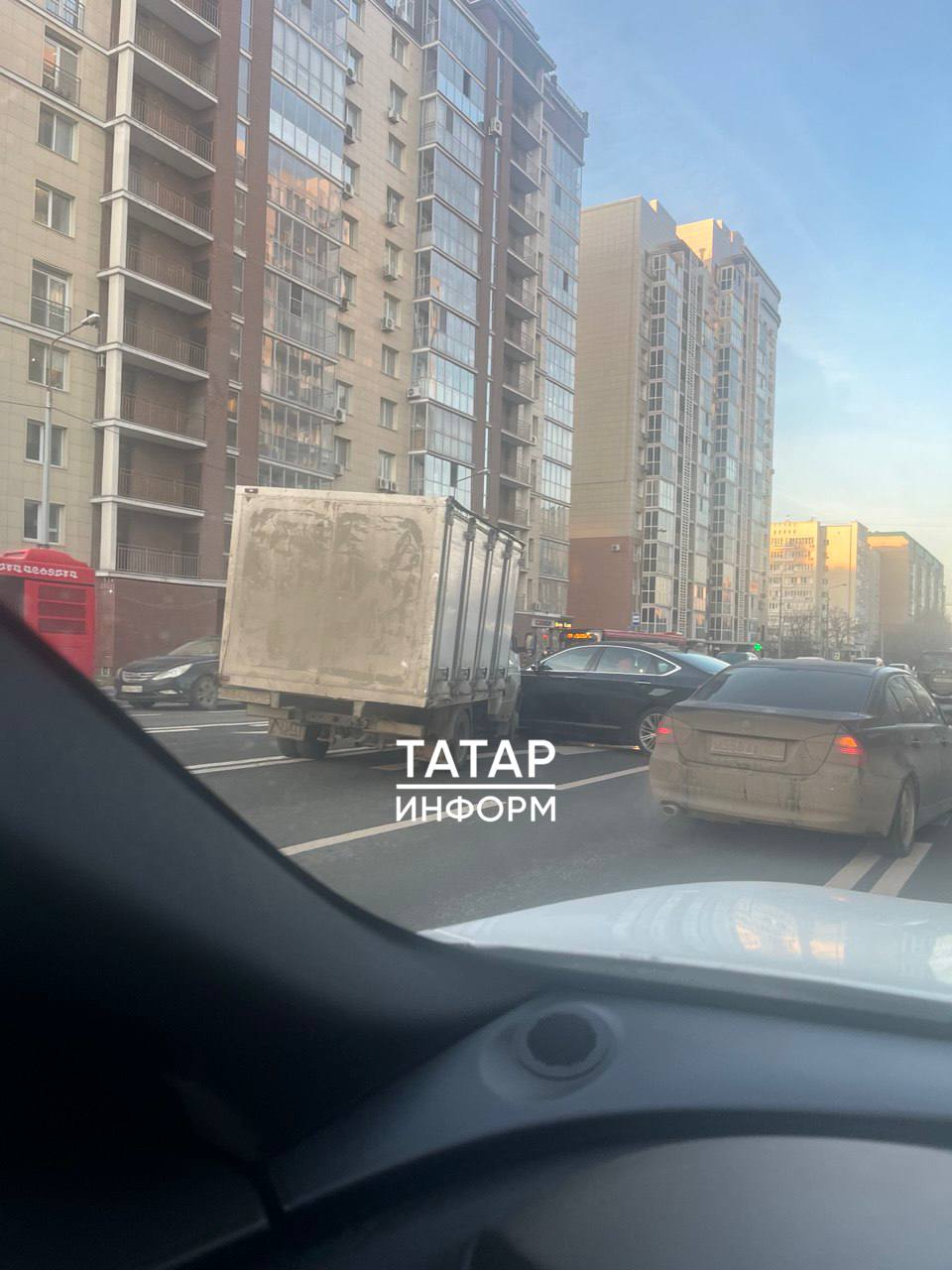 На улице Достоевского в сторону центра авария