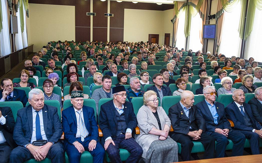 Сегодня в Доме Советов Нижнекамска прошёл пленум совета ветеранов НМР, объединяющего более 67тысяч человек Сегодня в Доме Советов Нижнекамска прошёл пленум совета ветеранов НМР, объединяющего более 67тысяч человек