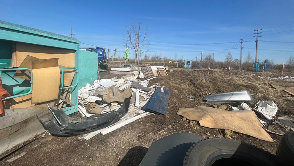 В Нижнекамске рядом с улицей Первопроходцев инспекторы закамского управления минэкологии РТ обнаружили незаконную свалку отходов производства и потребления