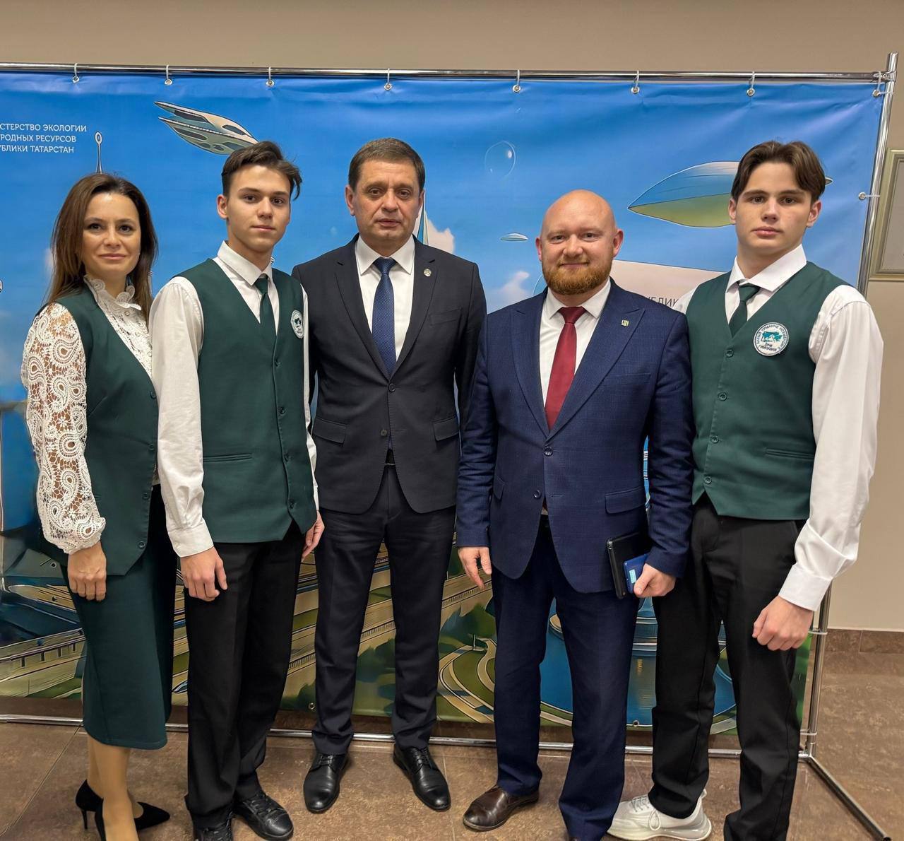 Только что получил «победные» фотографии от наших юных экологов , спешу поделиться их успехами в республиканском конкурсе «Школьный экопатруль» Только что получил «победные» фотографии от наших юных экологов , спешу поделиться их успехами в республиканском конкурсе «Школьный экопатруль»