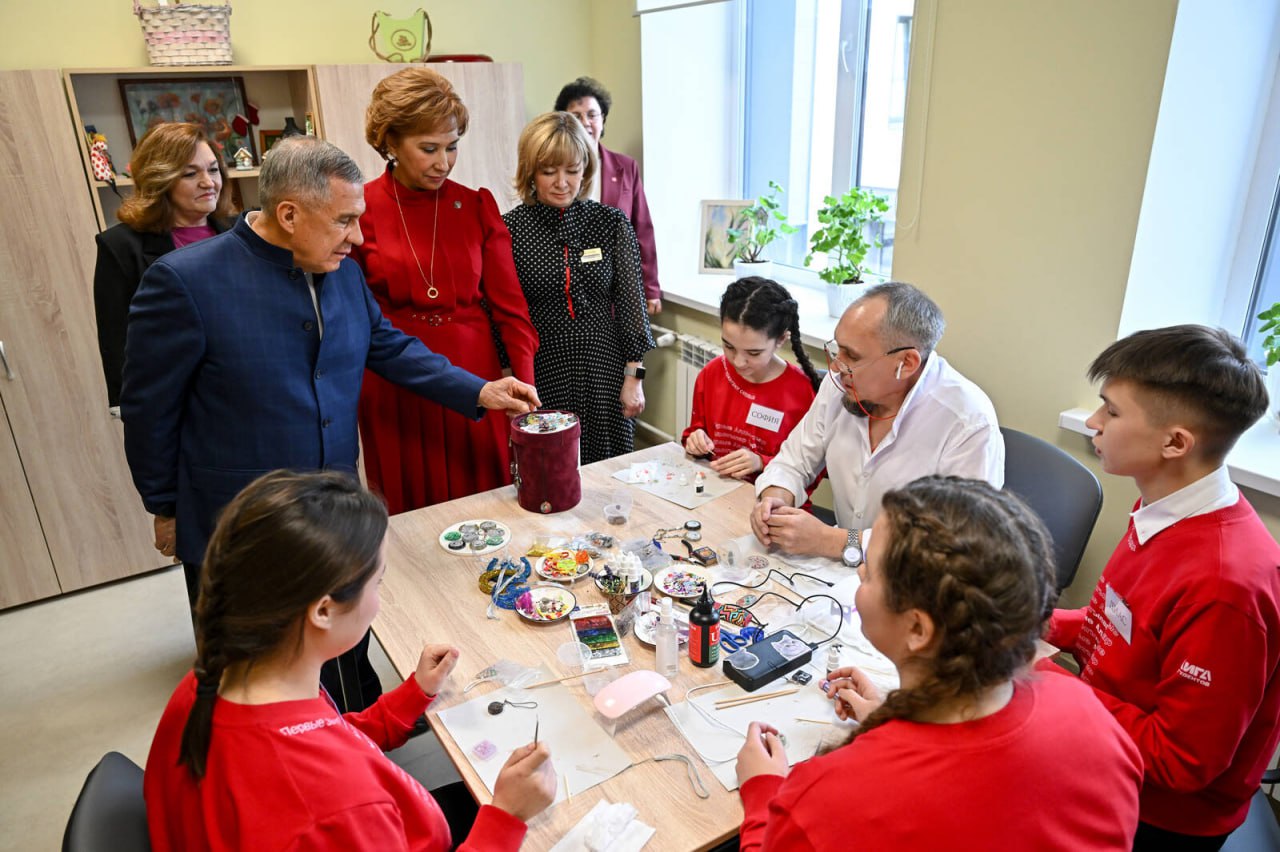 8,6 тысяч квадратных метров доброты: Рустам Минниханов посетил «Дом заботы» в Зеленодольске 8,6 тысяч квадратных метров доброты: Рустам Минниханов посетил «Дом заботы» в Зеленодольске