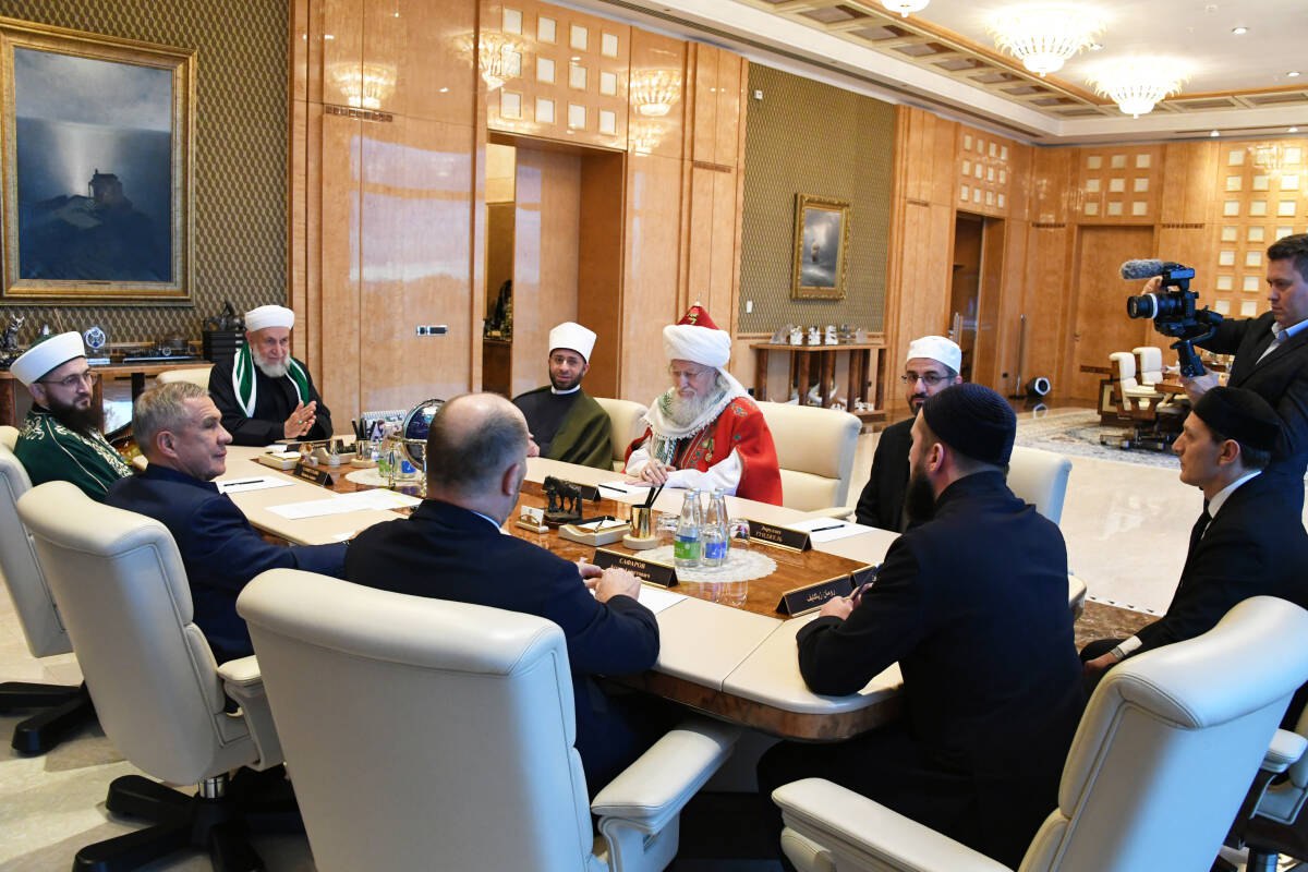 Рустам Минниханов вручил Талгату Таджуддину медаль ордена «За заслуги перед РТ» Рустам Минниханов вручил Талгату Таджуддину медаль ордена «За заслуги перед РТ»