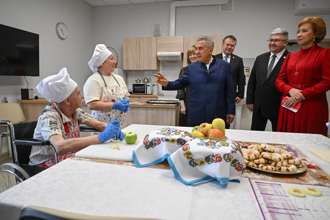 8,6 тысяч квадратных метров доброты: Рустам Минниханов посетил «Дом заботы» в Зеленодольске 8,6 тысяч квадратных метров доброты: Рустам Минниханов посетил «Дом заботы» в Зеленодольске