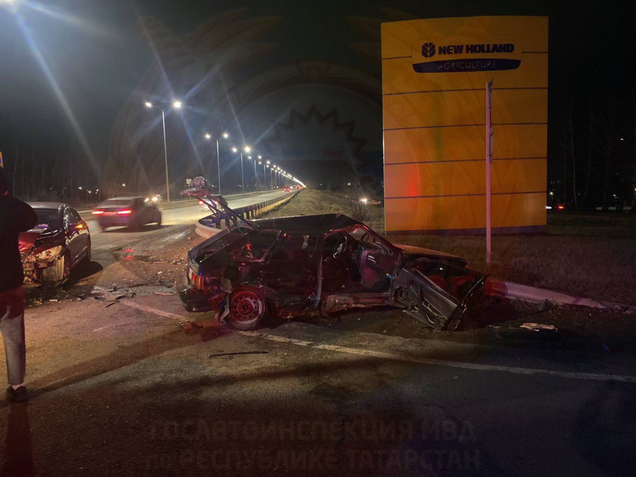 В Набережных Челнах водитель автомобиля ВАЗ, по предварительным данным, при осуществлении разворота совершил столкновение со встречным автомобилем Honda В Набережных Челнах водитель автомобиля ВАЗ, по предварительным данным, при осуществлении разворота совершил столкновение со встречным автомобилем Honda