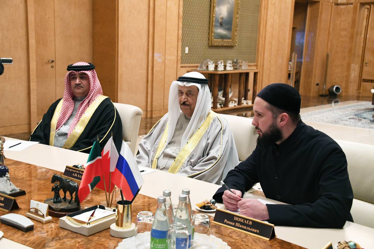Раис Татарстана Рустам Минниханов встретился с Председателем Верховного Совета по исламским делам Королевства Бахрейн Шейхом Абдулрахманом бин Мохаммедом бин Рашедом Аль Халифой Раис Татарстана Рустам Минниханов встретился с Председателем Верховного Совета по исламским делам Королевства Бахрейн Шейхом Абдулрахманом бин Мохаммедом бин Рашедом Аль Халифой