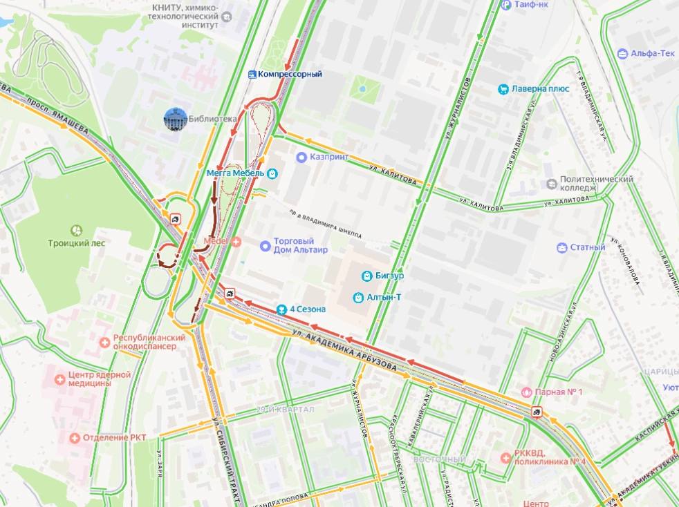 В Казани на Арбузова образовалась крупная пробка после ДТП