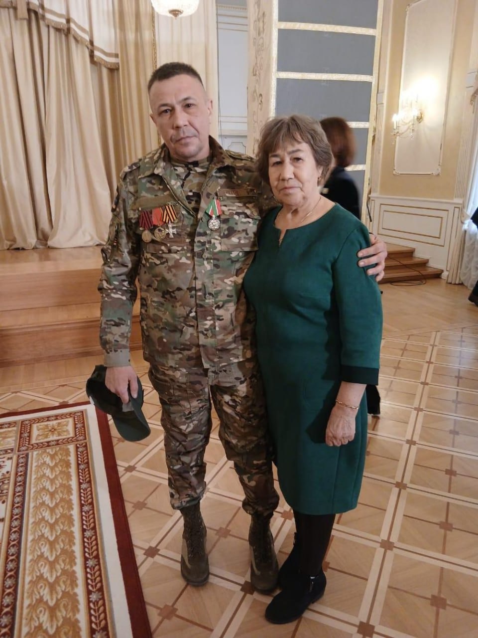 Житель села Шереметьевка Нижнекамского района, ефрейтор Владимир Леонтьев удостоен медали ордена «За заслуги перед Республикой Татарстан» Житель села Шереметьевка Нижнекамского района, ефрейтор Владимир Леонтьев удостоен медали ордена «За заслуги перед Республикой Татарстан»