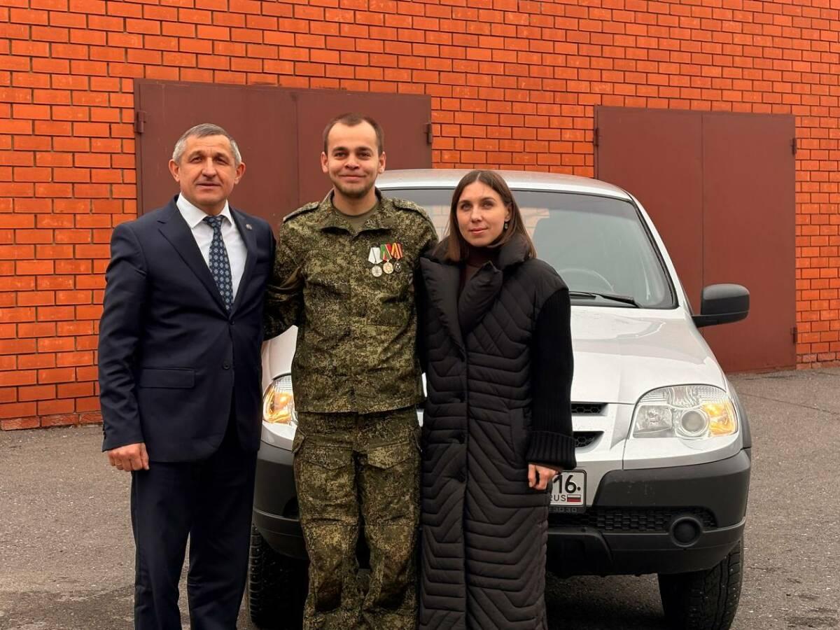 Участнику СВО из Лаишевского района передали автомобиль