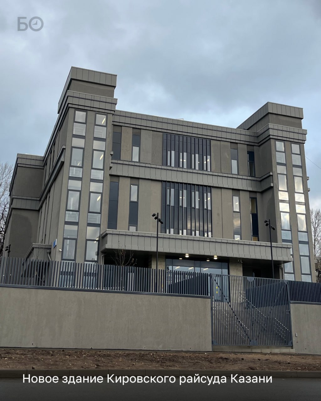 Кировский райсуд Казани в ближайшее время переедет в новое здание — он расположится прямо рядом с Московским райсудом, на улице Правосудия, 4. Объект достроен и находится на этапе ввода в эксплуатацию, а из старого здания... Кировский райсуд Казани в ближайшее время переедет в новое здание — он расположится прямо рядом с Московским райсудом, на улице Правосудия, 4. Объект достроен и находится на этапе ввода в эксплуатацию, а из старого здания...