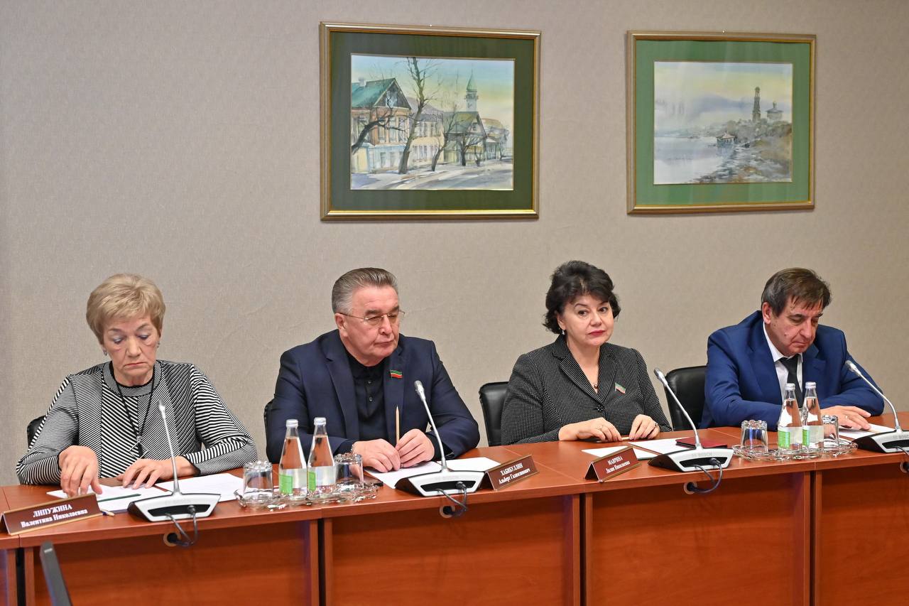 Фарид Мухаметшин экспертному сообществу: «Важно слышать ваш голос, чтобы ваши предложения становились законами» Фарид Мухаметшин экспертному сообществу: «Важно слышать ваш голос, чтобы ваши предложения становились законами»