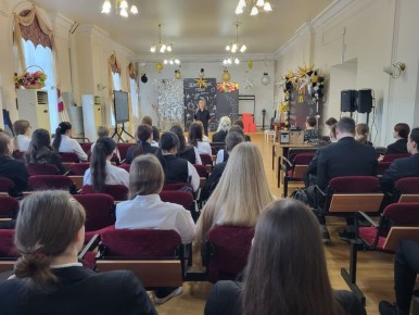 В Чистополе полицейские и общественники провели для школьников лекции о вреде наркотиков