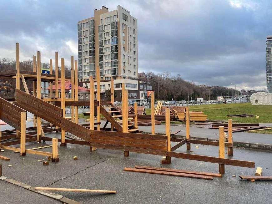 В Казани у «Экията» устанавливают шестиметровую горку