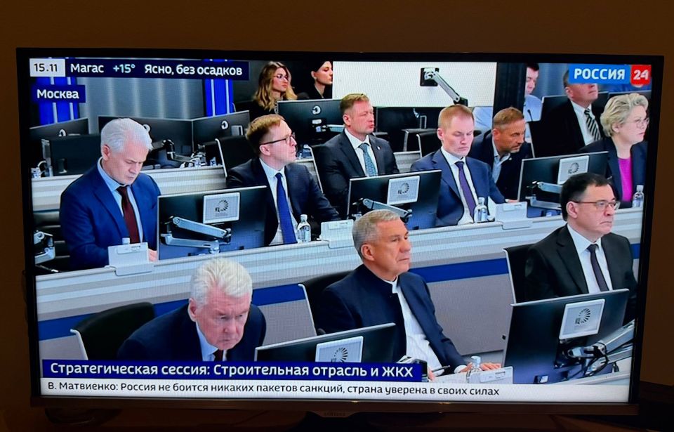 Рустам Минниханов в ситуационном центре Правительства участвует в стратегической сессии: строительная отрасль и ЖКХ