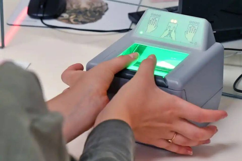 1 Биометрию могут ввести для прохода в школы