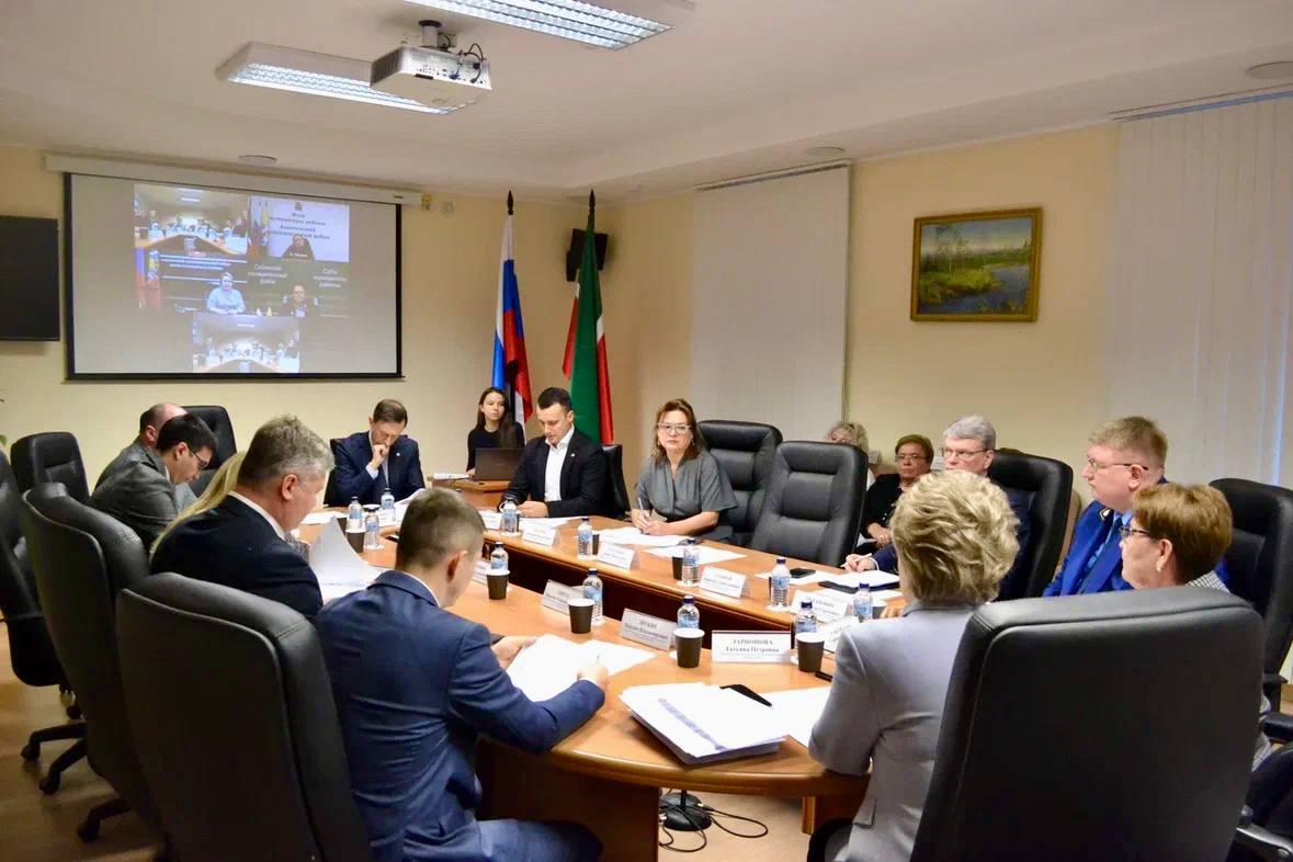 Начальник отдела по надзору за исполнением законов о несовершеннолетних и молодежи прокуратуры республики Александр Цеханович принял участие в заседании Экспертного совета при Уполномоченном по правам человека в Республике... Начальник отдела по надзору за исполнением законов о несовершеннолетних и молодежи прокуратуры республики Александр Цеханович принял участие в заседании Экспертного совета при Уполномоченном по правам человека в Республике...