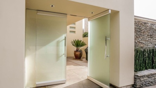 Матовые стекла без грязи и разводов: добавьте в воду эту кислоту