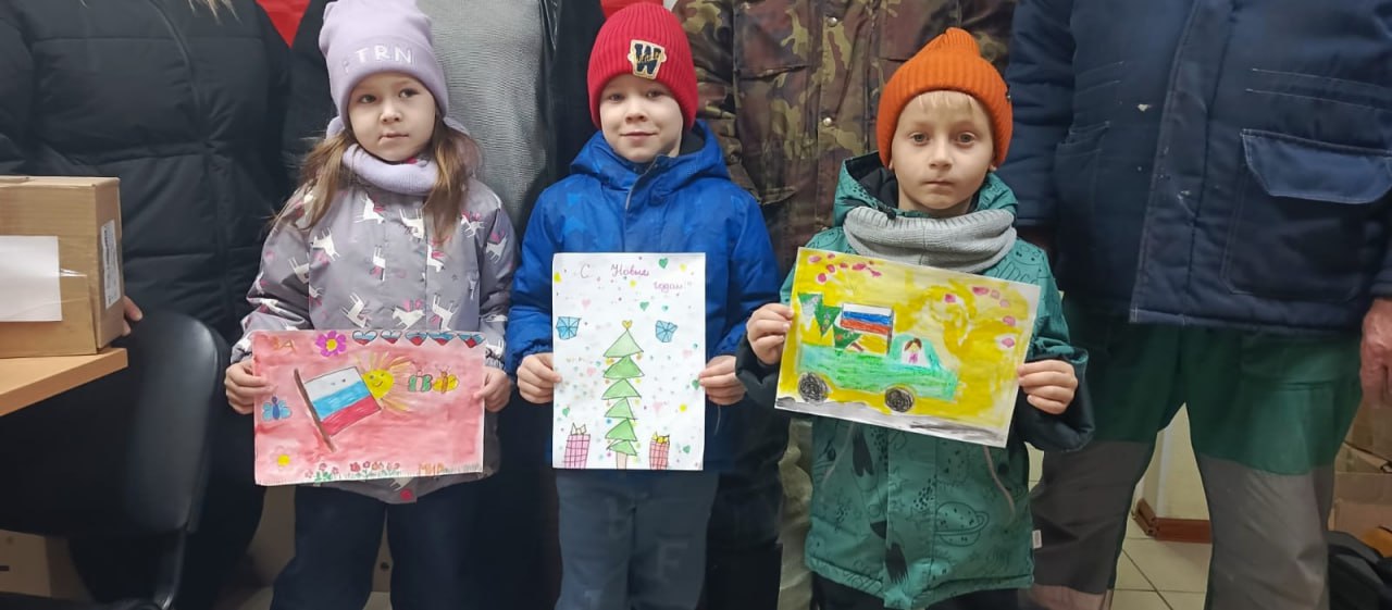 Сегодня с гуманитарной помощью в пункт сбора на Химиков, 72б пришли представители детского сада № 60. Родители, сотрудники и даже дошколята собрали десять коробок с необходимыми вещами Сегодня с гуманитарной помощью в пункт сбора на Химиков, 72б пришли представители детского сада № 60. Родители, сотрудники и даже дошколята собрали десять коробок с необходимыми вещами